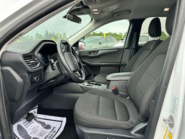Photo of 2024 OXFORD WHITE Ford Escape