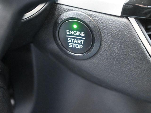 Photo of 2022 OXFORD WHITE Ford Escape