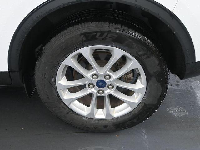 Photo of 2022 OXFORD WHITE Ford Escape
