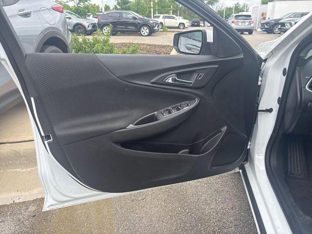 Photo of 2024 Summit White Chevrolet Malibu