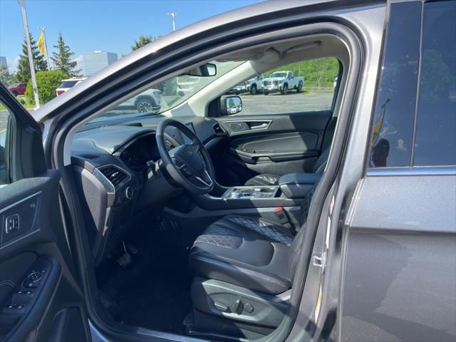 Photo of 2024 CARBONIZED GRAY Ford Edge