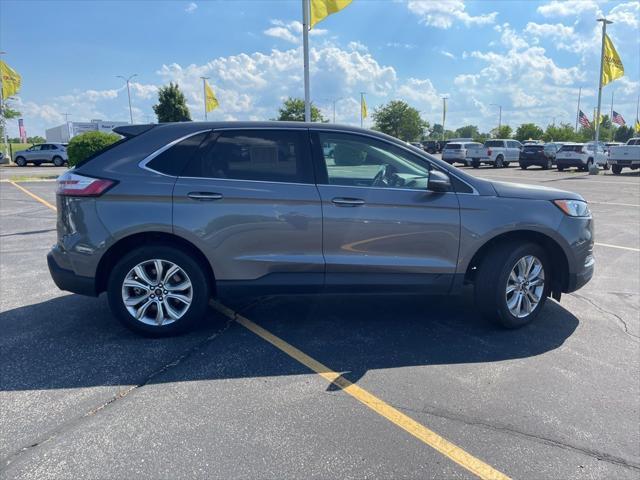 Photo of 2024 CARBONIZED GRAY Ford Edge