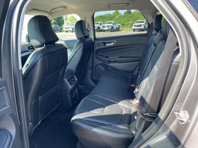 Photo of 2024 CARBONIZED GRAY Ford Edge