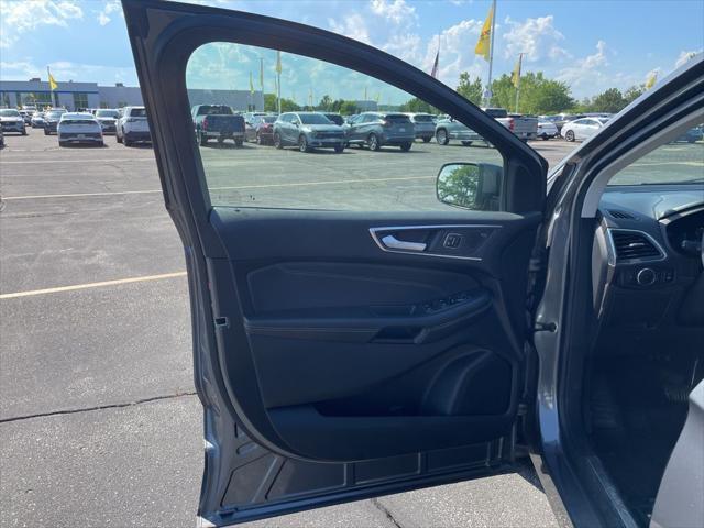 Photo of 2024 CARBONIZED GRAY Ford Edge