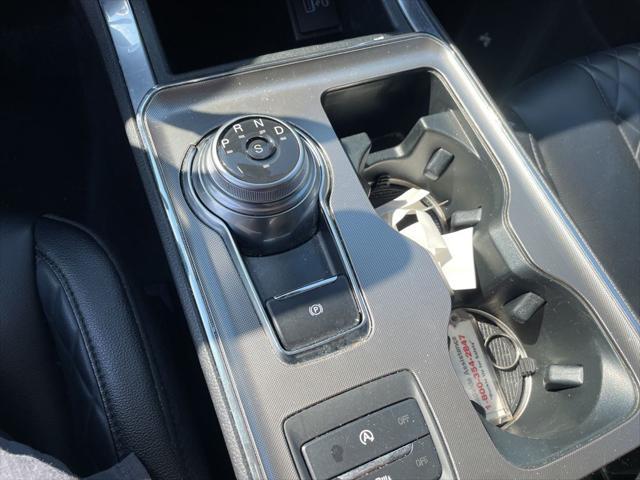 Photo of 2024 CARBONIZED GRAY Ford Edge