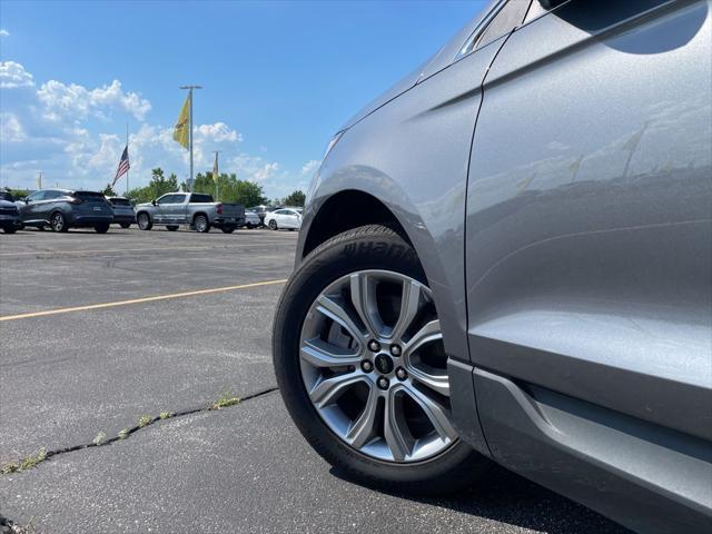 Photo of 2024 CARBONIZED GRAY Ford Edge