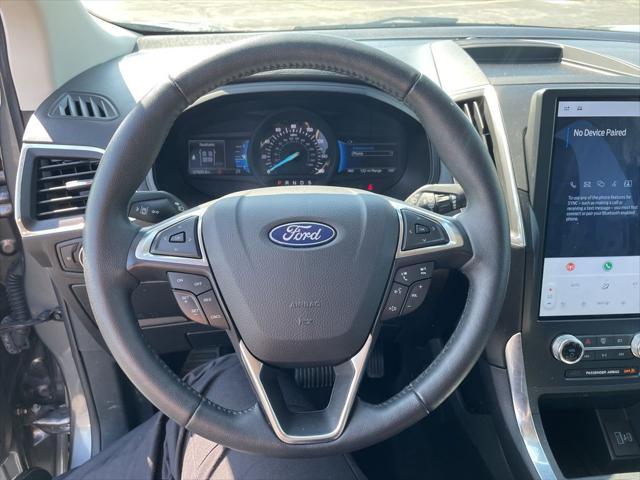 Photo of 2024 CARBONIZED GRAY Ford Edge