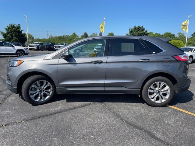 Photo of 2024 CARBONIZED GRAY Ford Edge