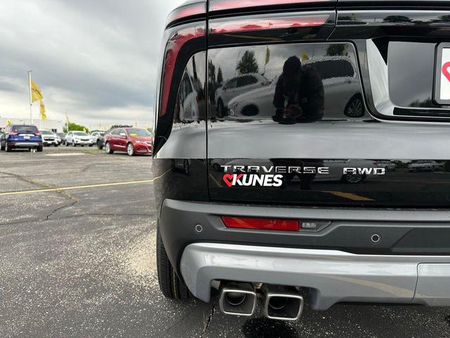 Photo of 2026 Mosaic Black Metallic Chevrolet Traverse