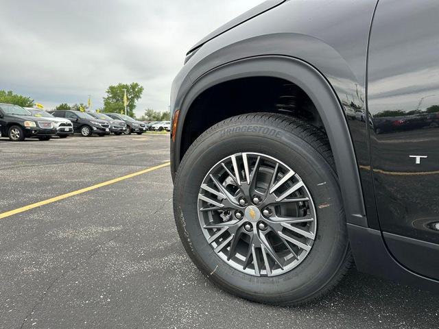Photo of 2026 Mosaic Black Metallic Chevrolet Traverse