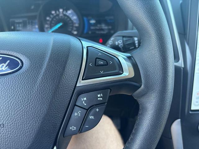 Photo of 2024 ICONIC SILVER Ford Edge