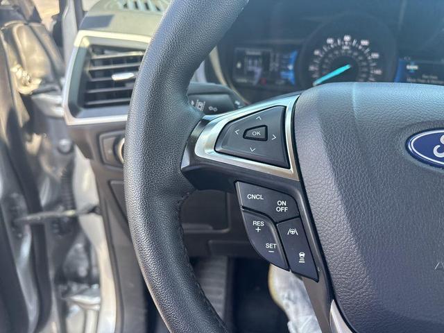 Photo of 2024 ICONIC SILVER Ford Edge