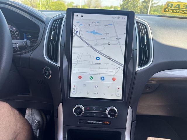 Photo of 2024 ICONIC SILVER Ford Edge