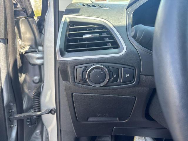 Photo of 2024 ICONIC SILVER Ford Edge