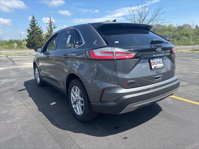 Photo of 2024 CARBONIZED GRAY Ford Edge