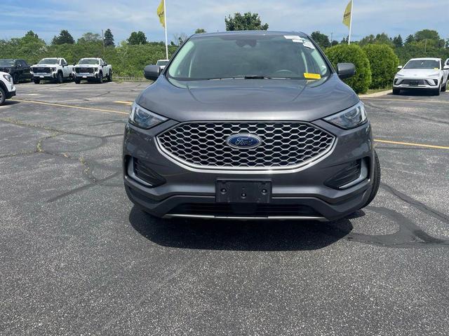 Photo of 2024 CARBONIZED GRAY Ford Edge