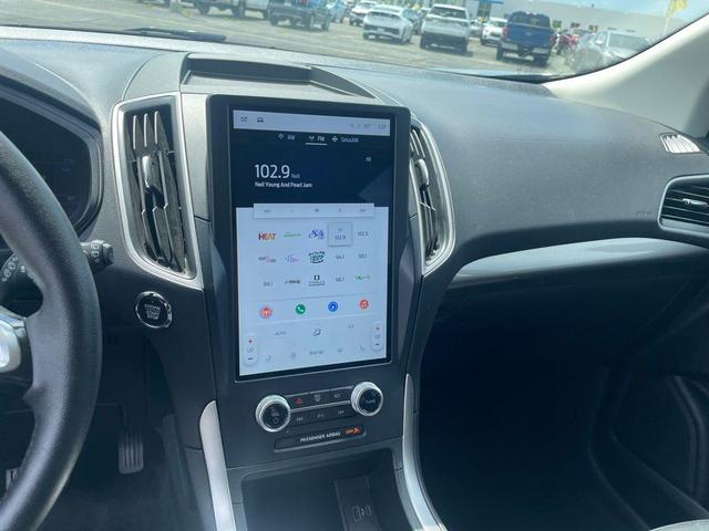 Photo of 2024 CARBONIZED GRAY Ford Edge