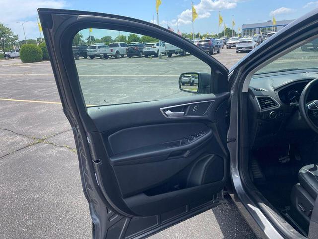 Photo of 2024 CARBONIZED GRAY Ford Edge