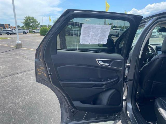Photo of 2024 CARBONIZED GRAY Ford Edge