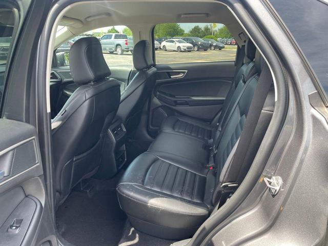 Photo of 2024 CARBONIZED GRAY Ford Edge