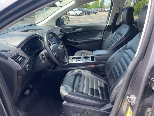 Photo of 2024 CARBONIZED GRAY Ford Edge