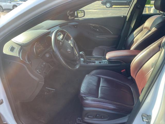 Photo of 2015 White Frost Tricoat Buick LaCrosse