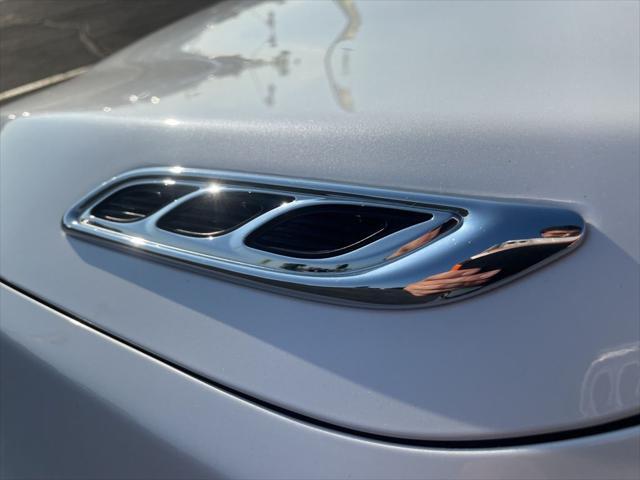 Photo of 2015 White Frost Tricoat Buick LaCrosse