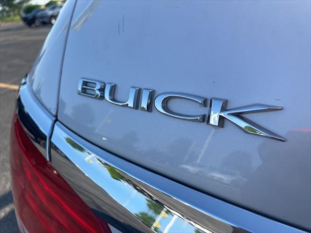 Photo of 2015 White Frost Tricoat Buick LaCrosse