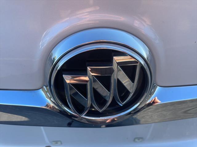 Photo of 2015 White Frost Tricoat Buick LaCrosse