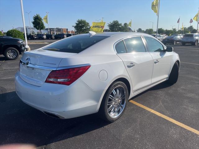 Photo of 2015 White Frost Tricoat Buick LaCrosse