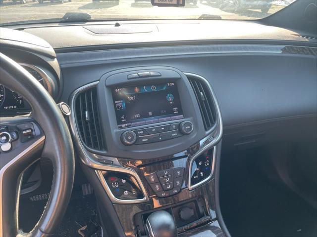 Photo of 2015 White Frost Tricoat Buick LaCrosse