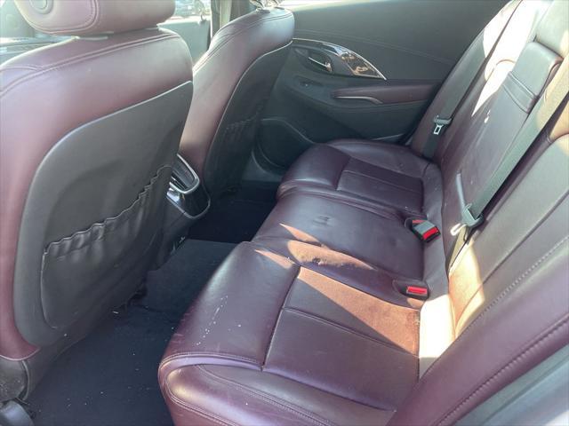 Photo of 2015 White Frost Tricoat Buick LaCrosse