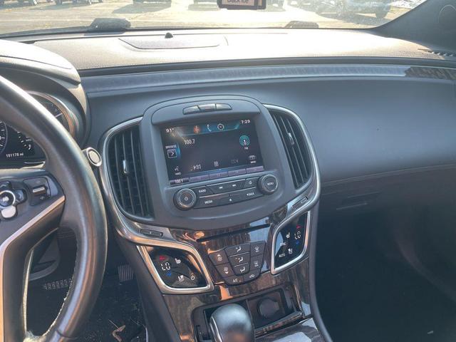 Photo of 2015 White Frost Tricoat Buick LaCrosse