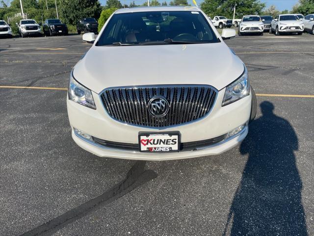 Photo of 2015 White Frost Tricoat Buick LaCrosse