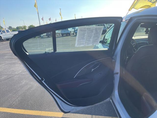 Photo of 2015 White Frost Tricoat Buick LaCrosse