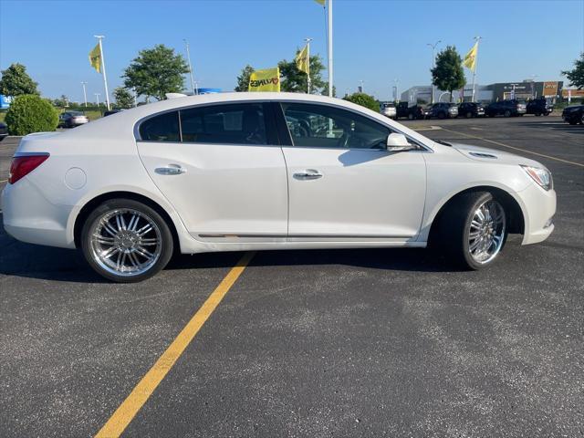 Photo of 2015 White Frost Tricoat Buick LaCrosse