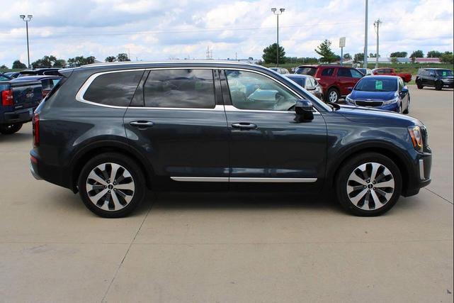 Photo of 2022 Gravity Grey Kia Telluride