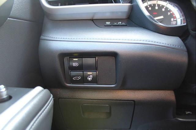 Photo of 2022 Midnight Black Metallic Toyota Highlander