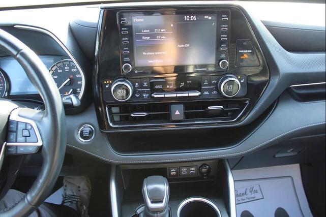 Photo of 2022 Midnight Black Metallic Toyota Highlander