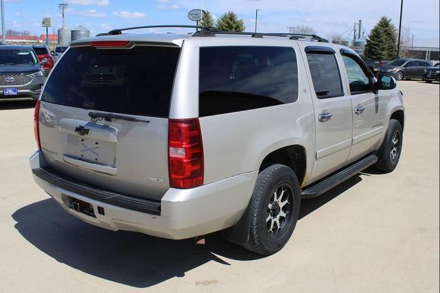 Photo of 2007 Gold Mist Metallic Chevrolet Suburban