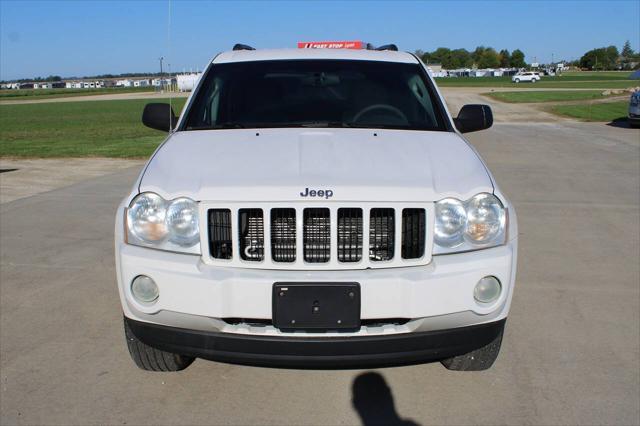Photo of 2005 Stone White Clearcoat Jeep Grand Cherokee