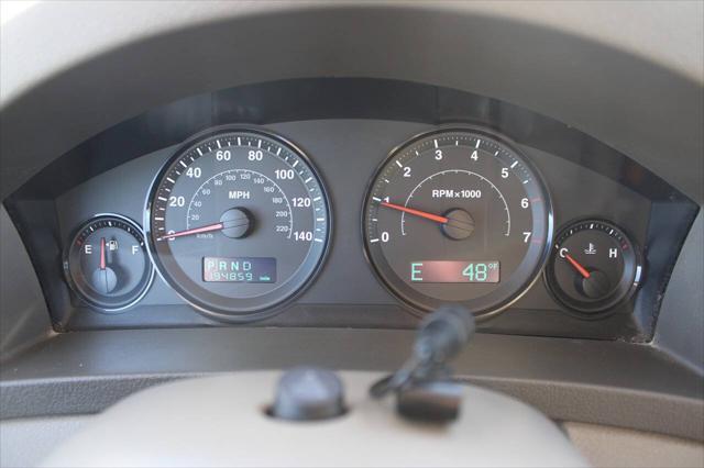 Photo of 2005 Stone White Clearcoat Jeep Grand Cherokee