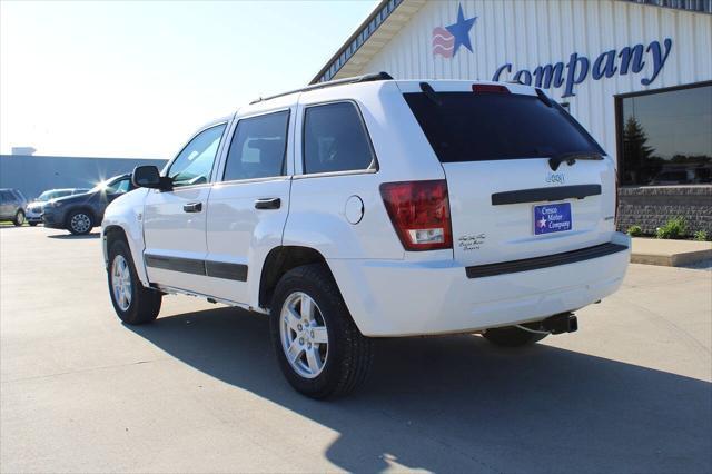 Photo of 2005 Stone White Clearcoat Jeep Grand Cherokee