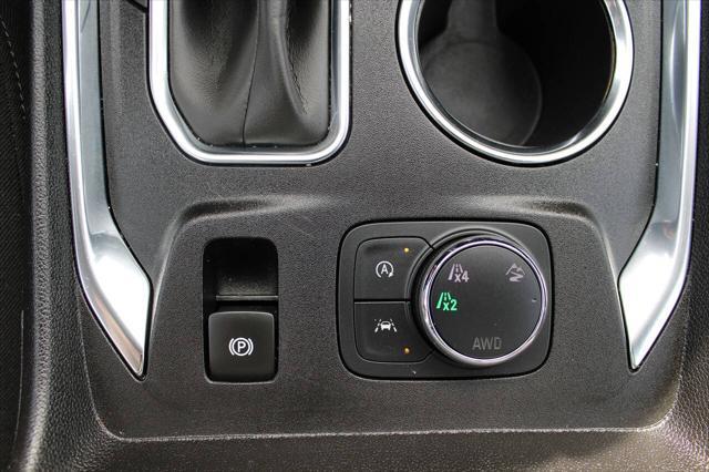 Photo of 2023 Summit White Chevrolet Traverse