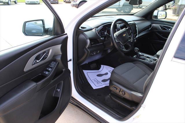 Photo of 2023 Summit White Chevrolet Traverse