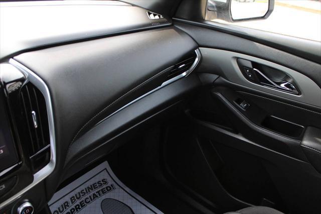 Photo of 2023 Summit White Chevrolet Traverse