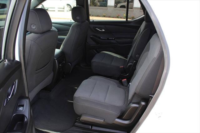 Photo of 2023 Summit White Chevrolet Traverse