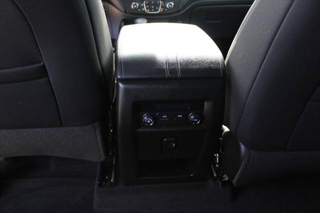 Photo of 2023 Summit White Chevrolet Traverse