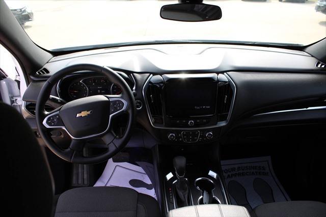 Photo of 2023 Summit White Chevrolet Traverse