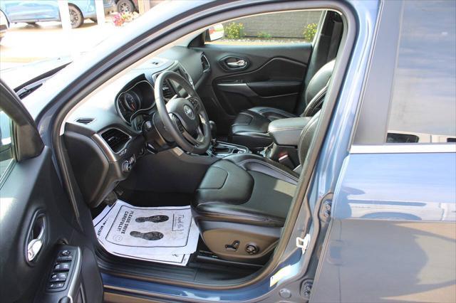 Photo of 2020 Slate Blue Pearlcoat Jeep Cherokee
